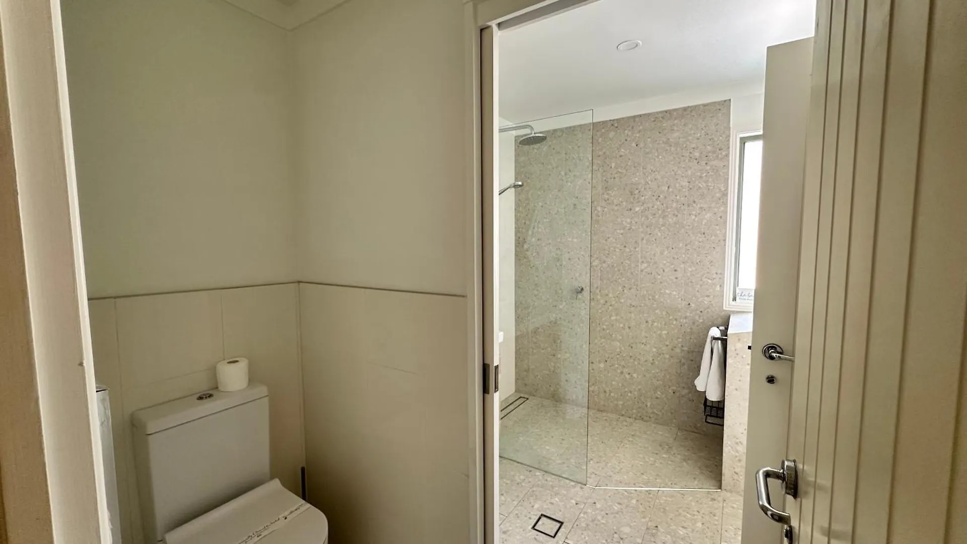 The Dunes + 100M To Beach + Pool + Exceptional Location Point Lookout Apartment